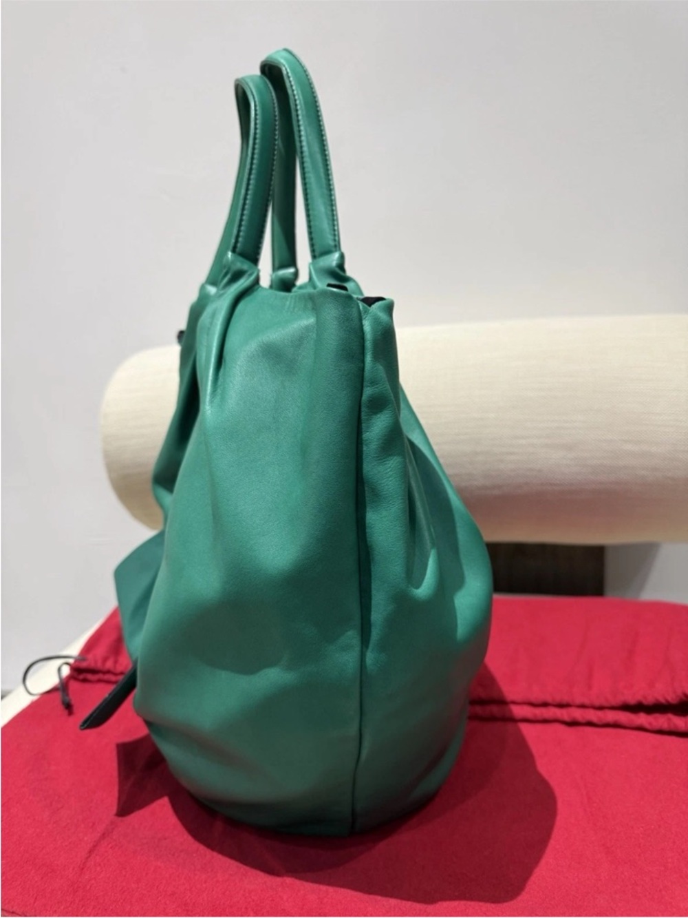 Valentino Garavani Soft Bow Leather Tote Bag - Picture 3 of 7